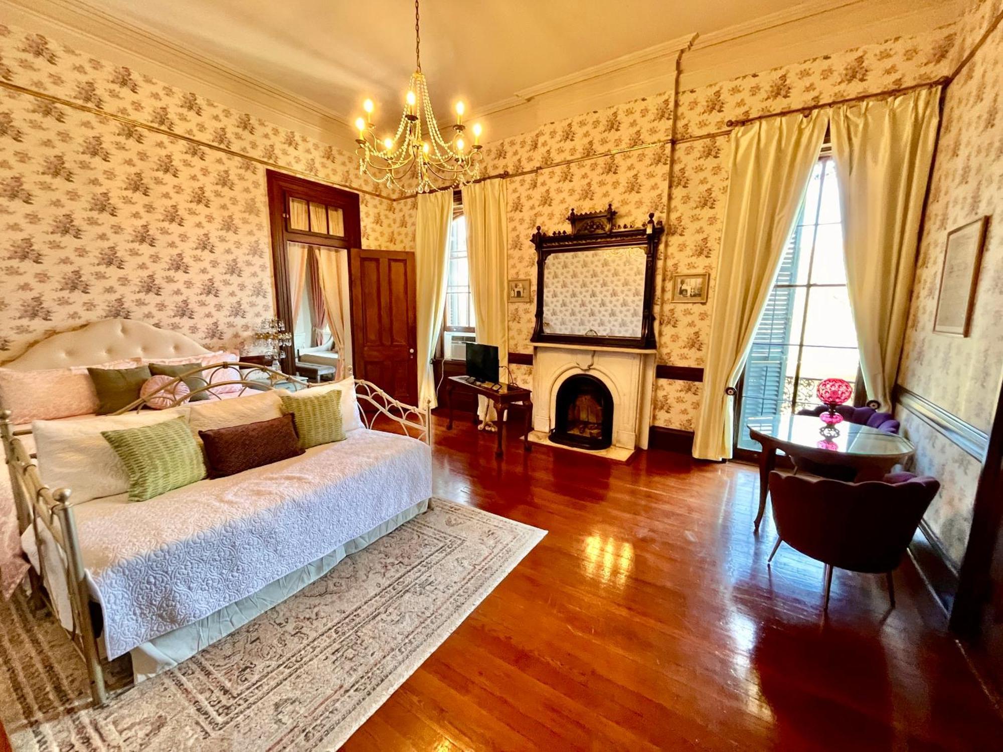 French Quarter Lanaux Mansion Bed And Breakfast Ню Орлиънс Стая снимка